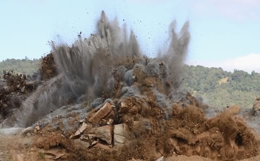 Dust from blasting in gravel quarry similar to proposed Vulcan Materials quarry between Bulverde and New Braunfels