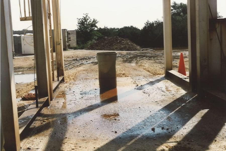 10,000-gallon Dyno Nobel storage tank, used to store diesel fuel at the Cemex quarry in New Braunfels, Texas. Approximately 2,800 gallons of fuel spilled from this tank over the Edwards Aquifer recharge zone. Photos by TCEQ.