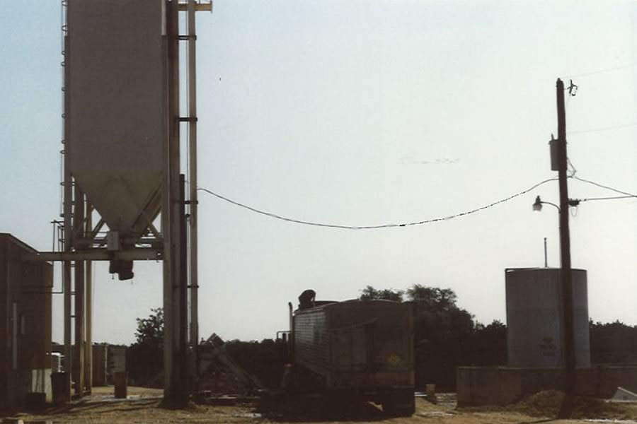 10,000-gallon Dyno Nobel storage tank, used to store diesel fuel at the Cemex quarry in New Braunfels, Texas. Approximately 2,800 gallons of fuel spilled from this tank over the Edwards Aquifer recharge zone. Photos by TCEQ.